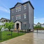 Sprawling Estate - Sleeps 16 Holiday home *
