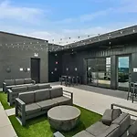 Holiday home 6 Min To Broadway - Gym Rooftop Sleeps 8 *