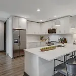 6 Min To Broadway - Gym Rooftop Sleeps 8 Holiday home Nashville