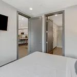 Holiday home 6 Min To Broadway - Gym Rooftop Sleeps 8 *