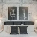 6 Min To Broadway - Gym Rooftop Sleeps 8