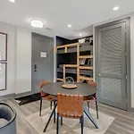 6 Min To Broadway - Gym Rooftop Sleeps 8 Holiday home