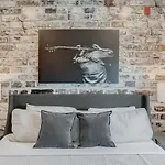 6 Min To Broadway - Gym Rooftop Sleeps 8
