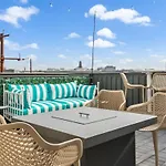 The Southern Lady - Newly Renovated Spacious Patio Holiday home *