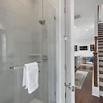 The Southern Lady - Newly Renovated Spacious Patio Holiday home *