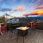 Stunning Private Rooftop Sunset Views Holiday home *