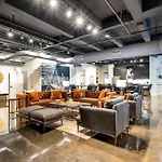 Modern 6br By Maddox Apartment