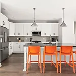 Large Marvel Themed 14ppl Spacious Townhome Holiday home Nashville
