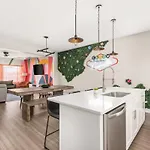 Nashvegas Theme Large Holiday home
