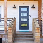 Nashvegas Theme Large Home