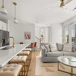 Holiday home 4bd Townhome East Nash With Rooftop 12ppl Nashville