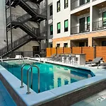 Let Er Buck On Music Row, Mins To Broadway With Pool, Gym, Balcony * Nashville