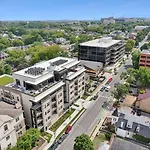 Let Er Buck On Music Row, Mins To Broadway With Pool, Gym, Balcony Holiday home Nashville