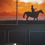 Let Er Buck On Music Row, Mins To Broadway With Pool, Gym, Balcony