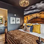 Let Er Buck On Music Row, Mins To Broadway With Pool, Gym, Balcony Holiday home *