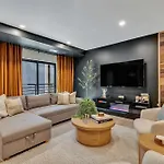 Boots On Broadway In Downtown With Parking, Pool, Gym * Nashville
