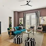 Upscale Townhome 3 Miles To Downtown With 2 Car Garage *