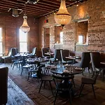 Upscale Townhome 3 Miles To Downtown With 2 Car Garage