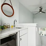Holiday home Modern 3-story Townhome W Rooftop & Views