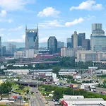 Holiday home Modern 3-story Townhome W Rooftop & Views Nashville