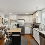 Holiday home East Sweetie Near To Downtown 2 Bed 2 Bath With Fenced Yard 30 Or Days By Skyrun