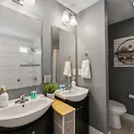 Holiday home East Sweetie Near To Downtown 2 Bed 2 Bath With Fenced Yard 30 Or Days By Skyrun Nashville