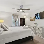 East Sweetie Near To Downtown 2 Bed 2 Bath With Fenced Yard 30 Or Days By Skyrun