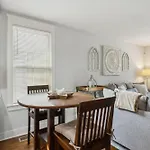 East Sweetie Near To Downtown 2 Bed 2 Bath With Fenced Yard 30 Or Days By Skyrun