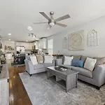 Holiday home East Sweetie Near To Downtown 2 Bed 2 Bath With Fenced Yard 30 Or Days By Skyrun *