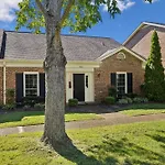 Charming Vintage 3 Bedroom Townhome 30 Or More Days By Skyrun Nashville