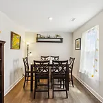 Holiday home Stylish Vibe 2 Bed 2 Bath 30 Or Days By Skyrun *