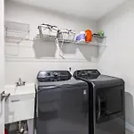 Holiday home Stylish Vibe 2 Bed 2 Bath 30 Or Days By Skyrun