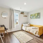 Stylish Vibe 2 Bed 2 Bath 30 Or Days By Skyrun Holiday home