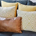 Holiday home Stylish Vibe 2 Bed 2 Bath 30 Or Days By Skyrun *