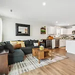Stylish Vibe 2 Bed 2 Bath 30 Or Days By Skyrun Holiday home *