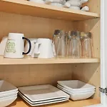 Holiday home Stylish Vibe 2 Bed 2 Bath 30 Or Days By Skyrun *