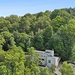 Stunning Belle Meade Mansion With Luxury Amenities And Hot Tub, Great Summer Rates Holiday home