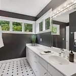 Stunning Belle Meade Mansion With Luxury Amenities And Hot Tub, Great Summer Rates Holiday home Nashville