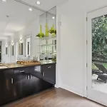 Stunning Belle Meade Mansion With Luxury Amenities And Hot Tub, Great Summer Rates Holiday home *