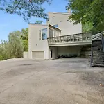 Stunning Belle Meade Mansion With Luxury Amenities And Hot Tub, Great Summer Rates Holiday home Nashville