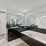 Stunning Belle Meade Mansion With Luxury Amenities And Hot Tub, Great Summer Rates Holiday home *