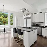 Stunning Belle Meade Mansion With Luxury Amenities And Hot Tub, Great Summer Rates Nashville