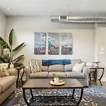 Holiday home Spacious 3-story Townhome W Rooftop & Views