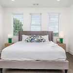 Riff & Rest - 2 Stylish Homes - Mins To Germantown