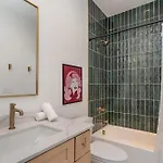 Songbird Social - Hot Tub & Grill - Near Broadway Holiday home *