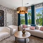 Holiday home Songbird Social - Hot Tub & Grill - Near Broadway *