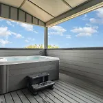 Songbird Social - Hot Tub & Grill - Near Broadway Holiday home *