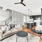 Luxury And Spacious With Private Garage And Fire Pit Holiday home