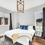 Luxury And Spacious With Private Garage And Fire Pit Holiday home *
