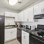 Avery Apartments A4 I Spacious 1 Bed 1 Bath